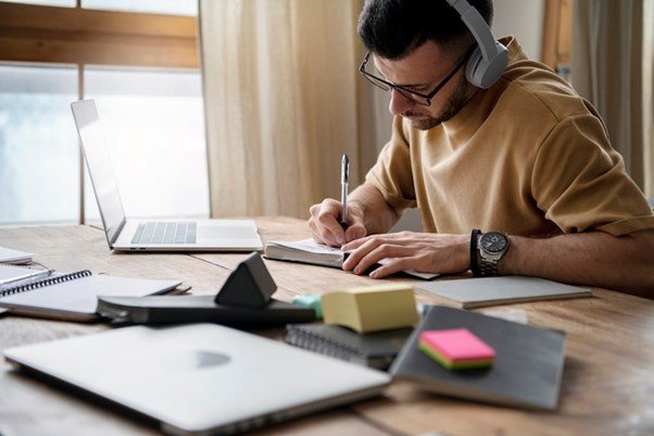 Essential Free Online Tools for Writers and Students in 2025